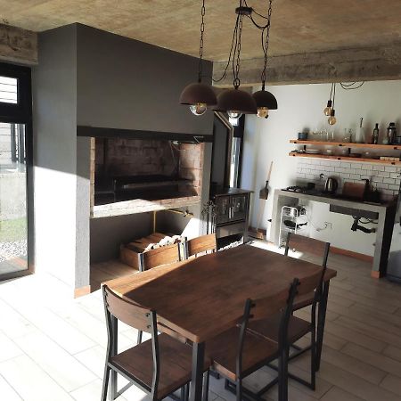Casa De Invitados Con Parrilla Y Horno A Lena ウシュアイア エクステリア 写真