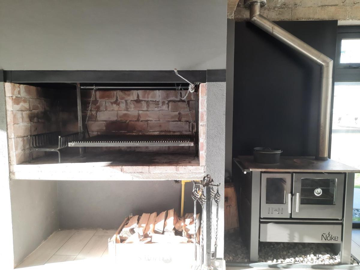 Casa De Invitados Con Parrilla Y Horno A Lena ウシュアイア エクステリア 写真